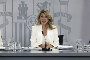 La ministra de Trabajo y vicepresidenta segunda del Gobierno, Yolanda Díaz, durante la rueda de prensa posterior a la reunión del Consejo de Ministros, este martes. EFE/J.J. Guillén