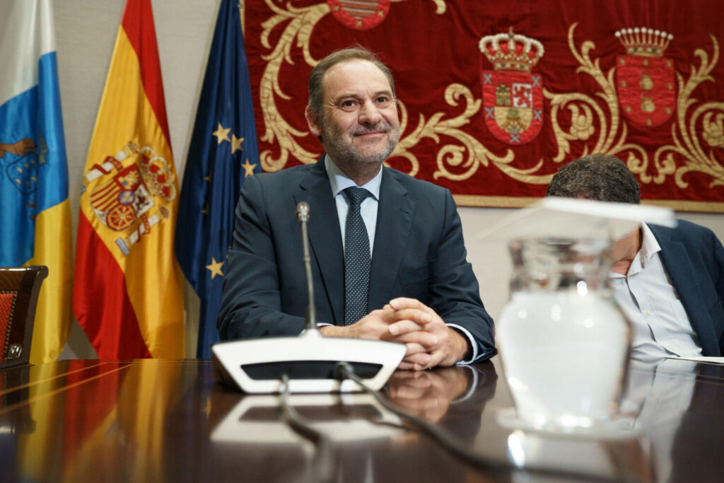 La defensa de Ábalos ha solicitado la expulsión del PP, Vox e Iustitia Europea porque tratan de ganar "el juicio de la opinión pública"