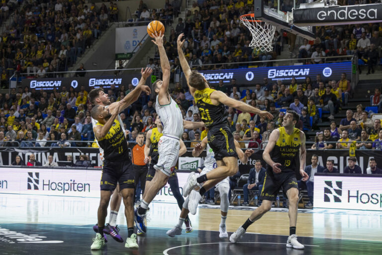 78-91 | El Unicaja se lleva el triunfo en el Santiago Martín