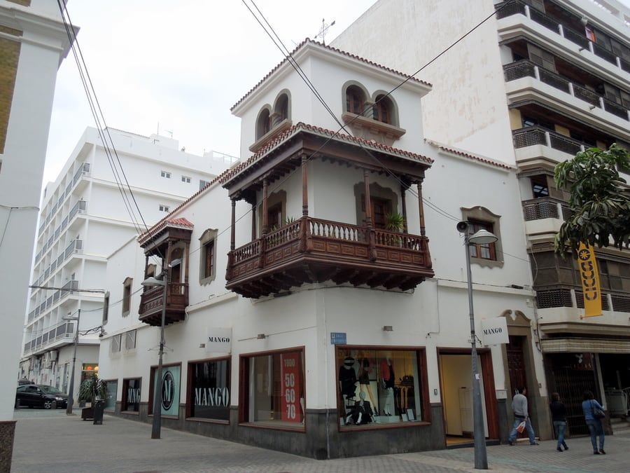 Calle de León y Castillo en Arrecife es una de las arterias principales de la capital de Lanzarote / Archivo
