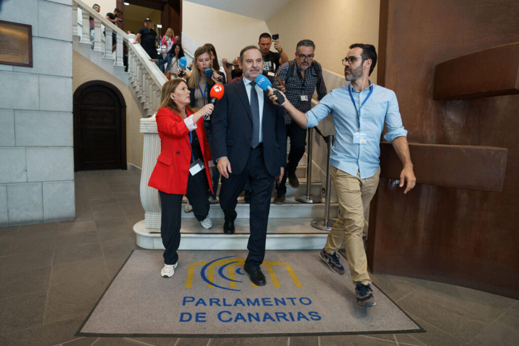 El exministro Ábalos comparece en el Parlamento de Canarias por la compra de material sanitario durante la pandemia