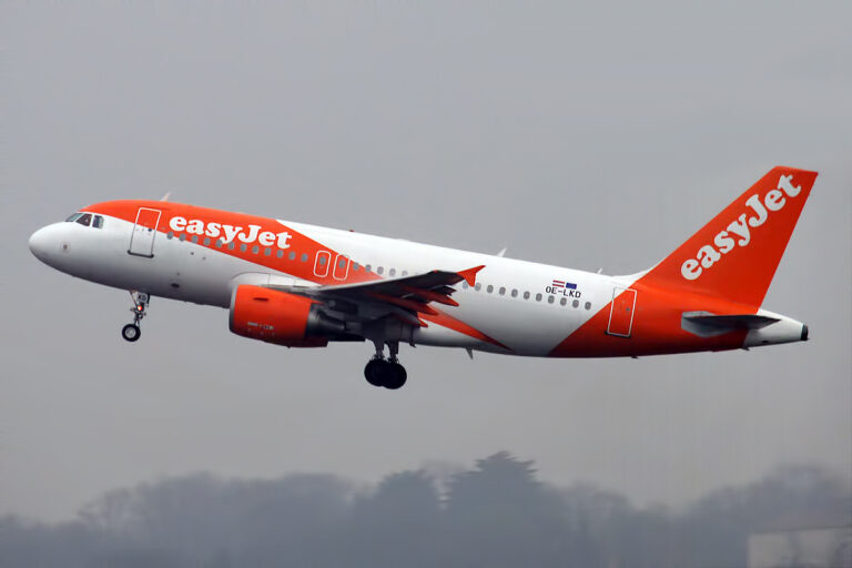 Un avión con destino a Fuerteventura regresa a Milán por humo en su interior