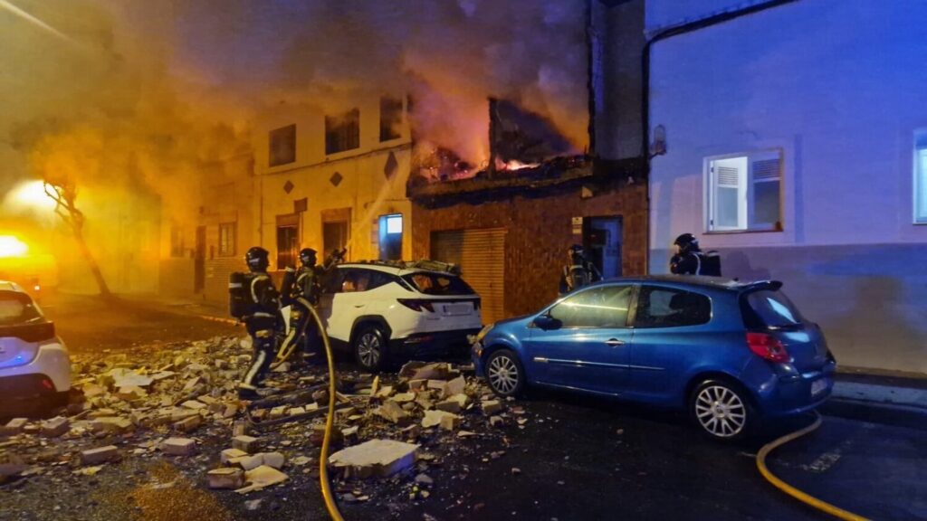 Imágenes del incendio en La Cuesta, La Laguna, en el que ha fallecido una persona. Policía Local de La Laguna