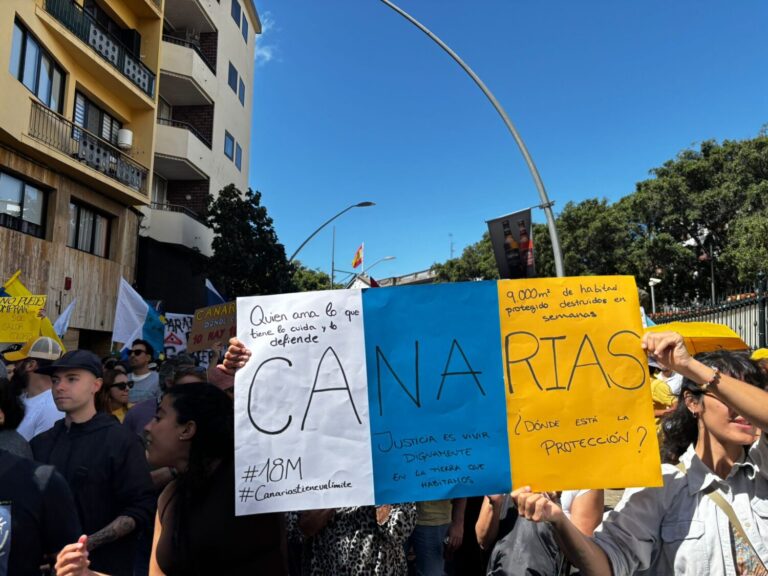 Todas las imágenes de las manifestaciones 18M ‘Canarias tiene un límite’