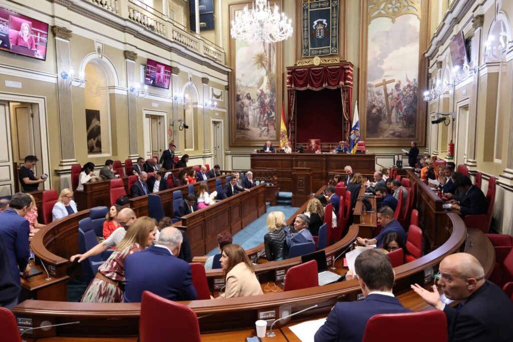 El Parlamento de Canarias celebra este martes 13 sesión plenaria con los asuntos de actualidad / Parlamento de Canarias