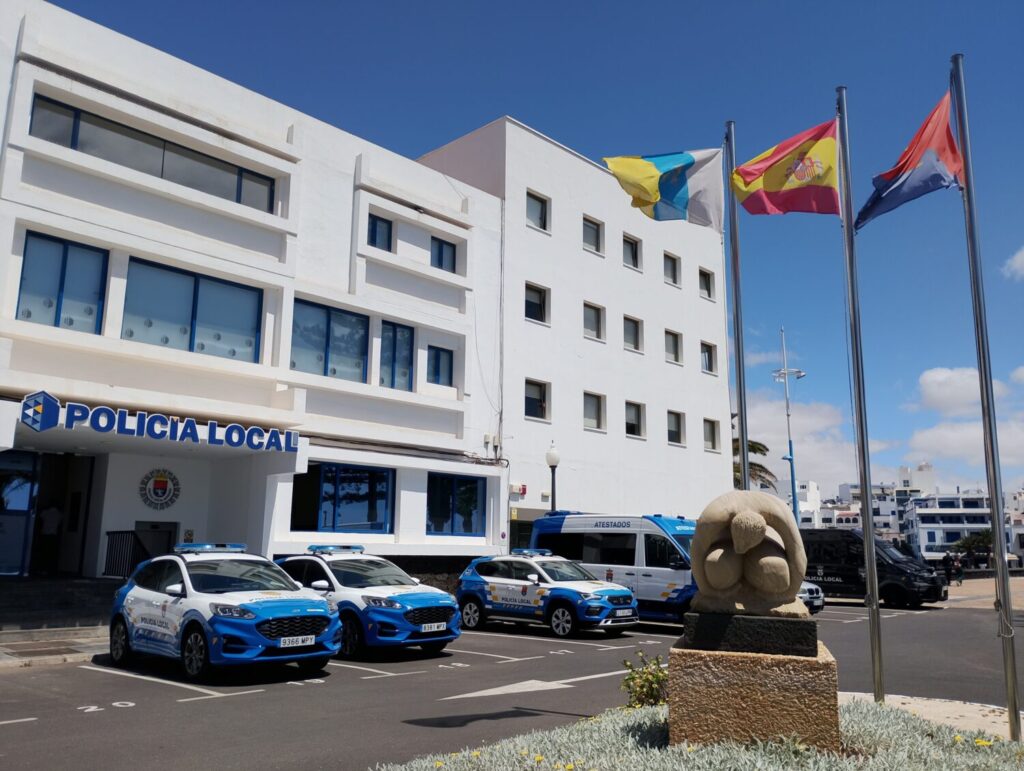 La Policía Local de Arrecife denuncia a un taxista por triplicar la tasa de alcohol y dar positivo en cocaína.