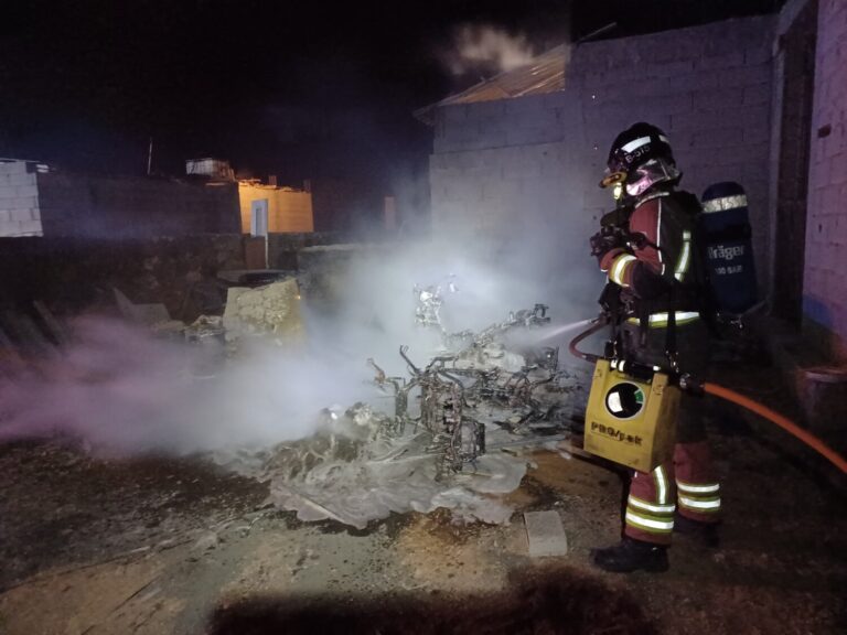 Incendio en una vivienda del Puerto de la Cruz, en el norte de Tenerife