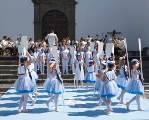 La Bajada de la Virgen de Las Nieves estrena ‘El cochecito’, una nueva danza infantil coreada. Danza Marinera celebrada en 2015/ Ayuntamiento de Santa Cruz de La Palma.