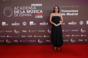 La cantante palmera consigue tres galardones en la gala de los Premios de la Academia de la Música de España