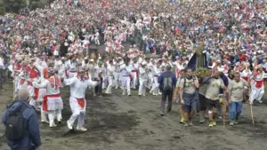 Bailes, pasos y tradición: El ritmo que marca la Bajada de la Virgen de los Reyes
