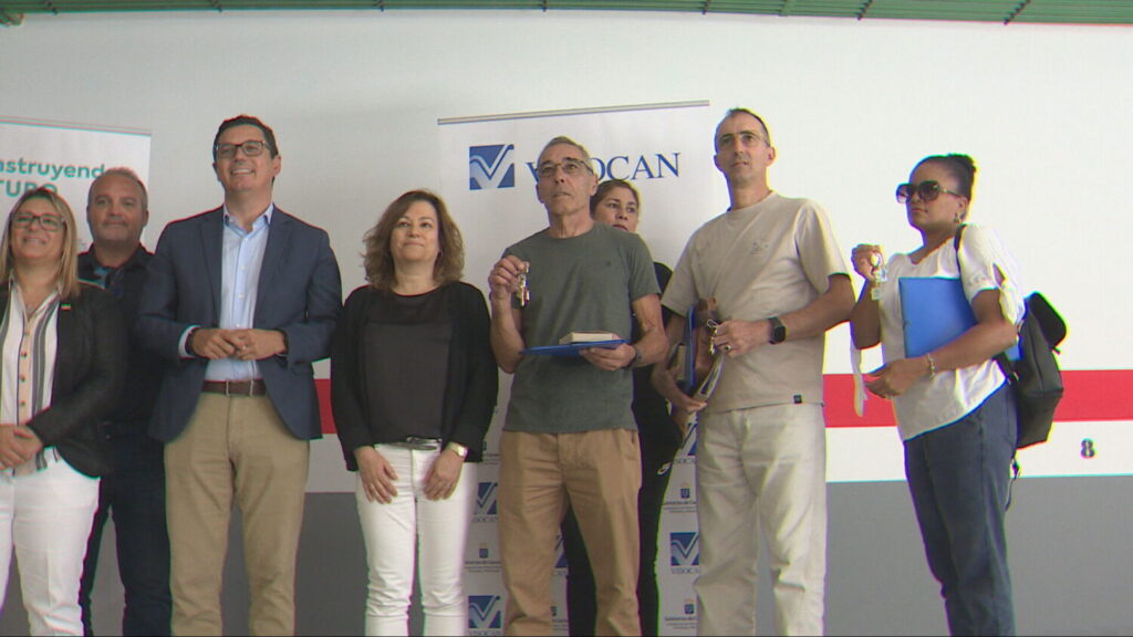 La Consejería de Obras Públicas entrega 9 viviendas protegidas en Ingenio (Gran Canaria)