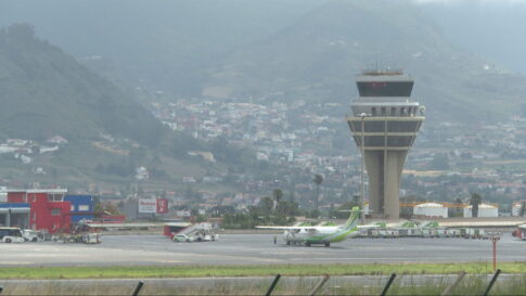 CC y PP instan al Estado a que desmarque a Canarias de la subida de tasas aeroportuarias