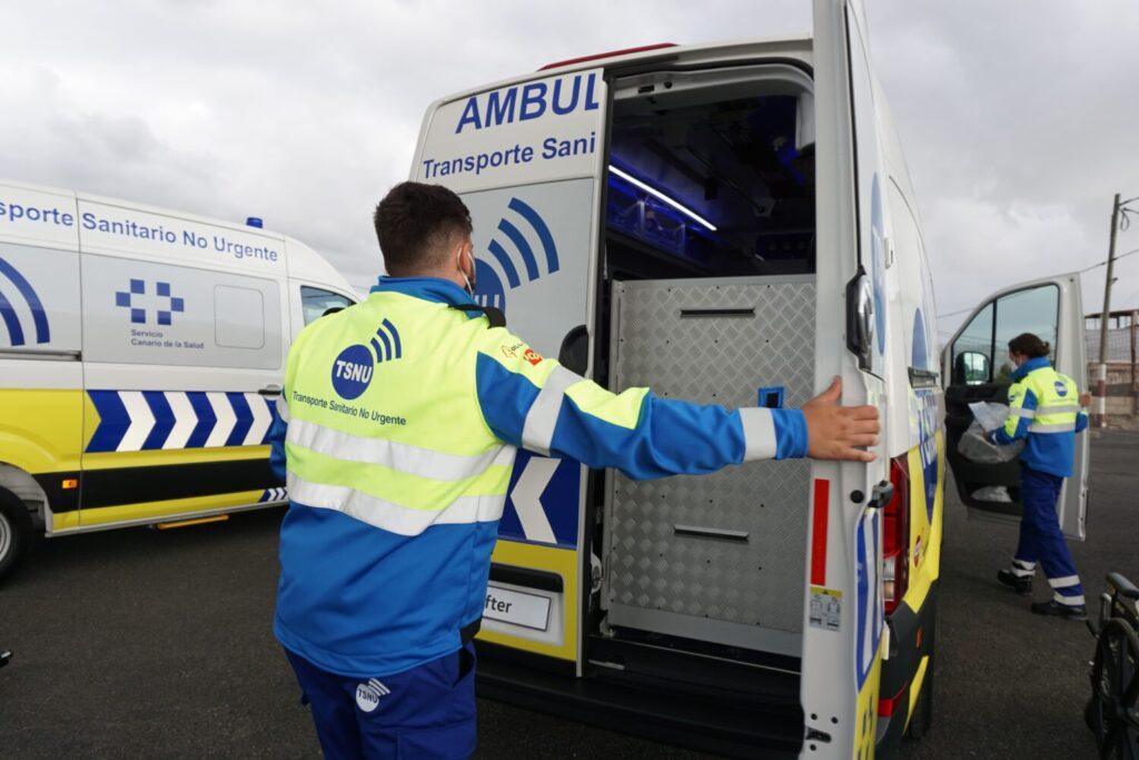 El Transporte Sanitario No Urgente atendió en 2024 a casi 500 mil personas en Canarias. Ambulancia de TSNU/ Consejería de Sanidad.