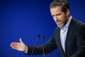 -El portavoz nacional del PP, Borja Sémper, durante la rueda de prensa posterior a la reunión del Comité de Dirección del PP, este lunes en Madrid.-EFE/ Daniel González