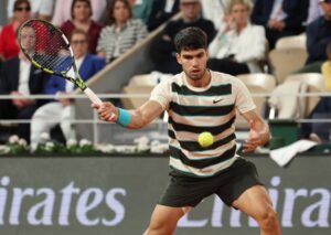Carlos Alcaraz durante su partido ante el italiano Lorenzo Musetti. EFE/EPA/MOHAMMED BADRA