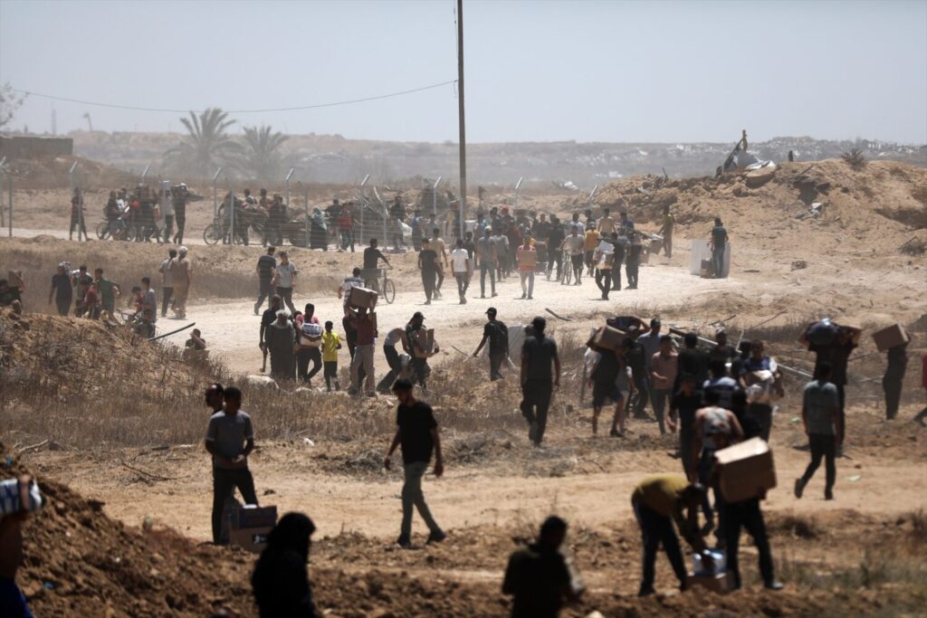 Entrega de ayuda humanitaria en Gaza. Imagen: Moiz Salhi/APA Images via ZUMA P / DPA