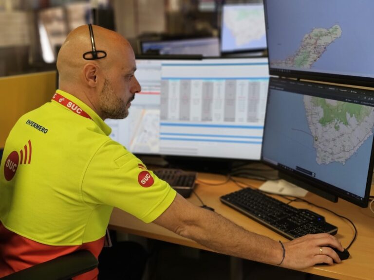 Un hombre en estado grave después de ser rescatado en la playa de La Tejita