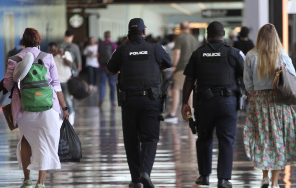 Entran en vigor las restricciones de entrada a Estados Unidos para una veintena de países