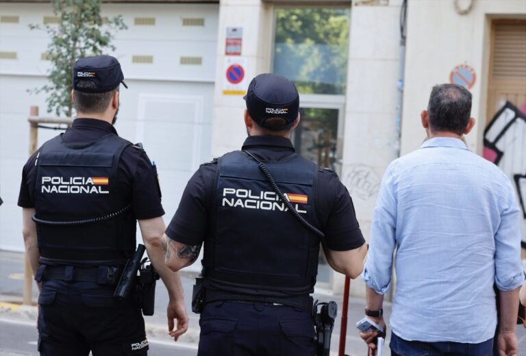 La UCO descubrió que una mujer intentó llevarse un disco duro durante el registro a Ábalos