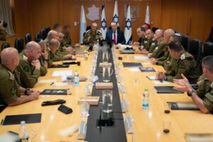 Ministro de defensa israelí junto a altos mandos militares han decidido atacar Irán en lo que han llamado un "ataque preventivo"