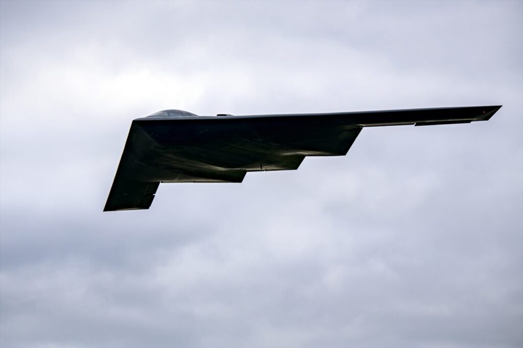 Imagen de archivo del bombardero estadounidense B-2, el único capaz de portar la bomba antibúnker GBU-57