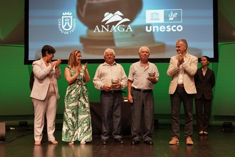 Tenerife distingue a varias personas y colectivos por su defensa de Anaga
