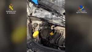 La Guardia Civil detiene a un hombre con más de 30 kilos de hachís escondido en la carrocería del coche
