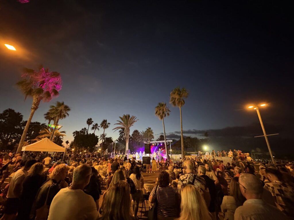 Playa Martiánez en la Noche de San Juan 2025