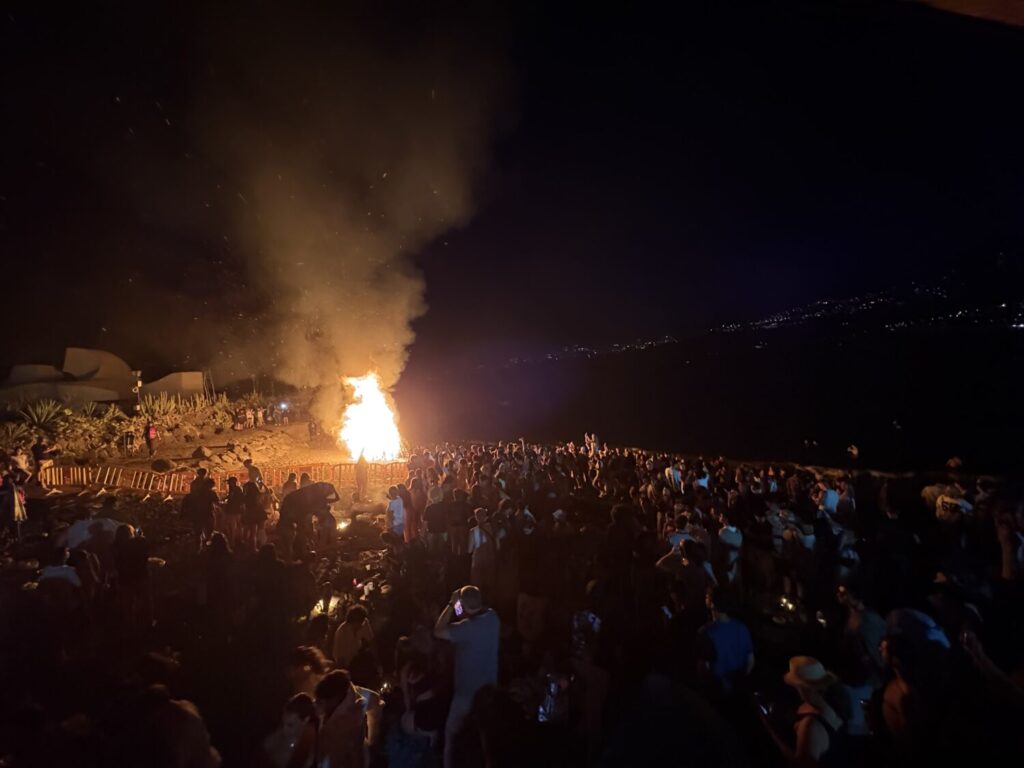 Playa Martiánez en la Noche de San Juan 2025
