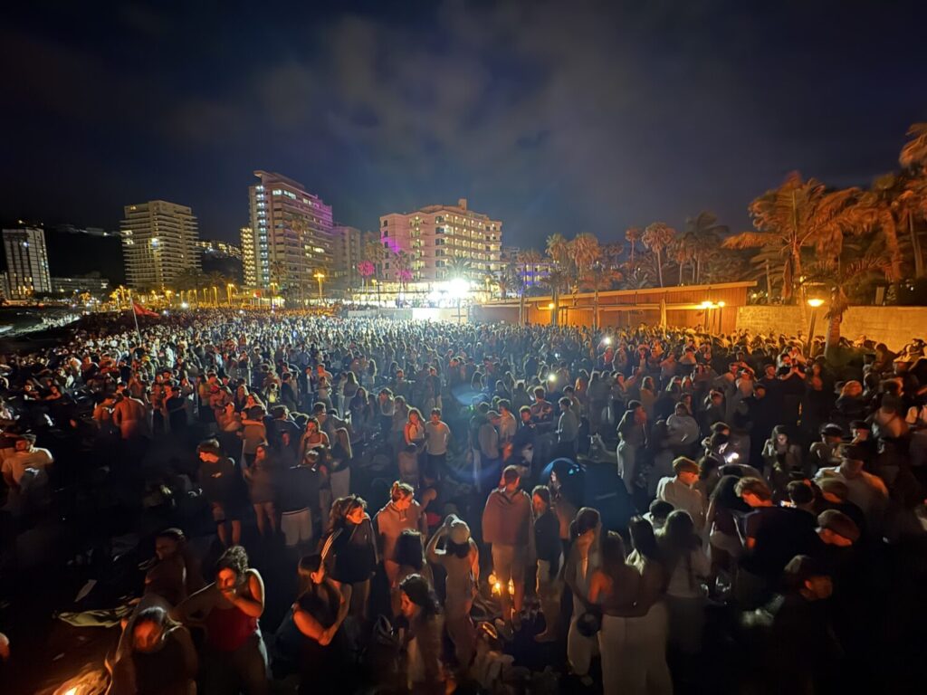 Playa Martiánez en la Noche de San Juan 2025