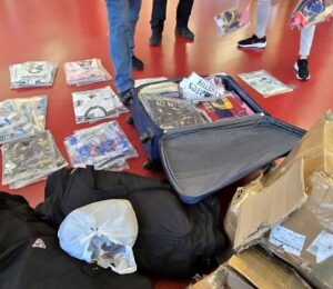 Intervenidas 850 equipaciones deportivas falsificadas en el puerto de Agaete