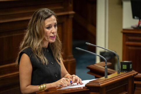 De León sufrió pedradas e insultos en su casa durante la tramitación de la ley de vivienda vacacional