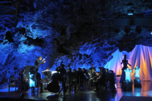 Representación de La Traviata en el Auditorio Jameos del Agua. Imagen cedida por Centros Turísticos de Lanzarote