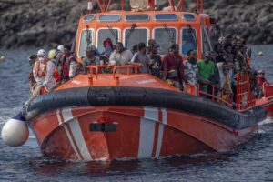 Embarcación de Salvamento Marítimo con migrantes rescatados. Imagen EP
