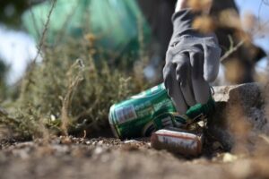 La 'basuraleza' plantea el acabar con los residuos abandonados en el medio natural, con 740 puntos naturales de España
