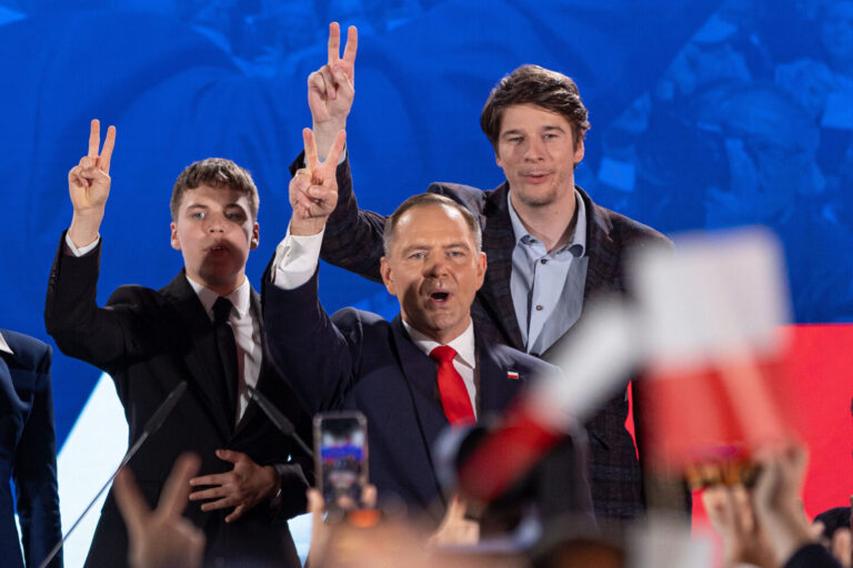 El euroescéptico Nawrocki será presidente de Polonia