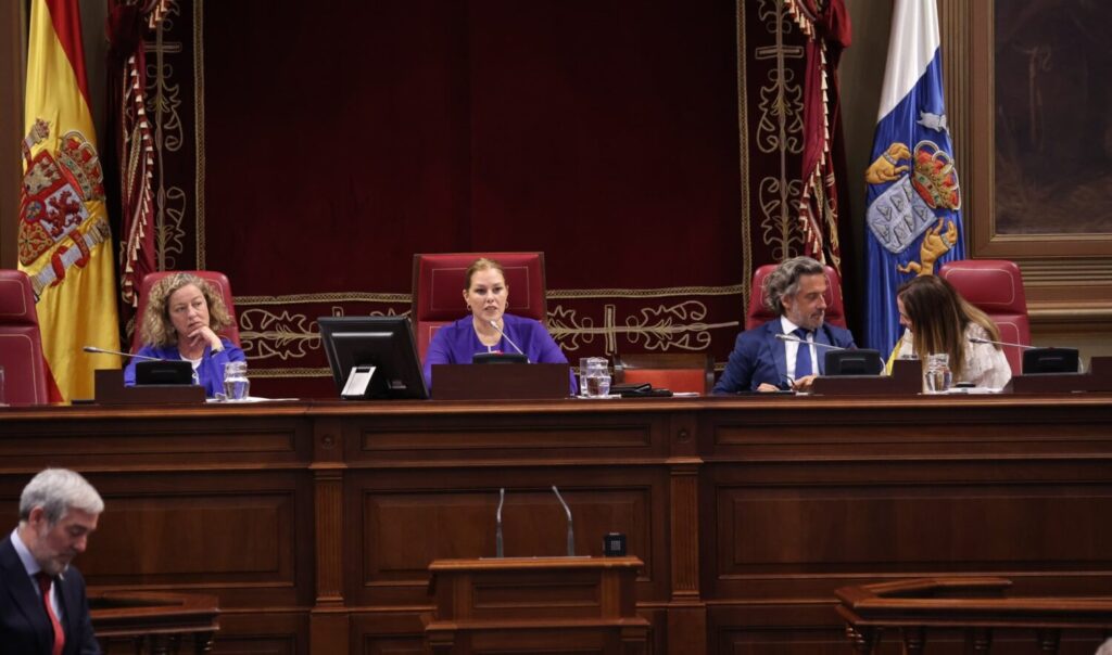Pleno de Parlamento de Canarias