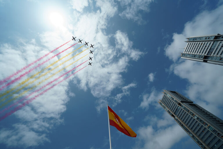 Santa Cruz de Tenerife acogió el desfile por el Día de las Fuerzas Armadas presidido por los Reyes