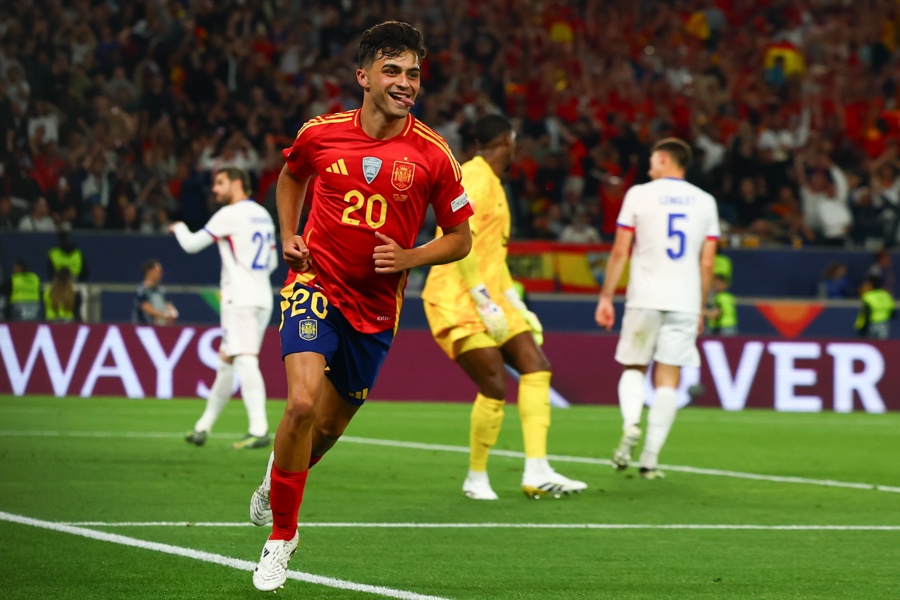 Pedri celebra su gol ante Francia. Imagen EFE