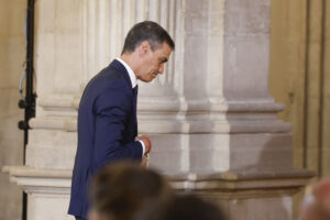 El presidente del Gobierno, Pedro Sánchez, interviene durante el acto de conmemoración del XL aniversario de la firma del Tratado de Adhesión a España a las Comunidades Europeas, este jueves en el Palacio Real. EFE/ Juanjo Martin