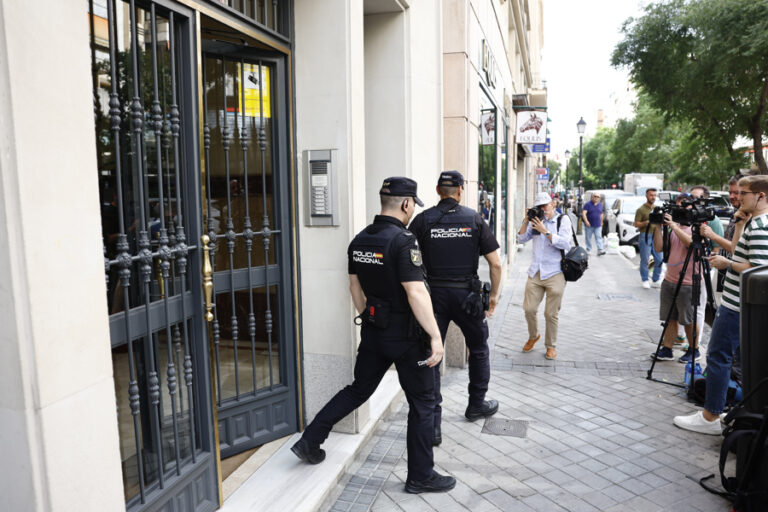 La Policía acude a la casa de Santos Cerdán a comprobar dos paquetes enviados desde el Congreso