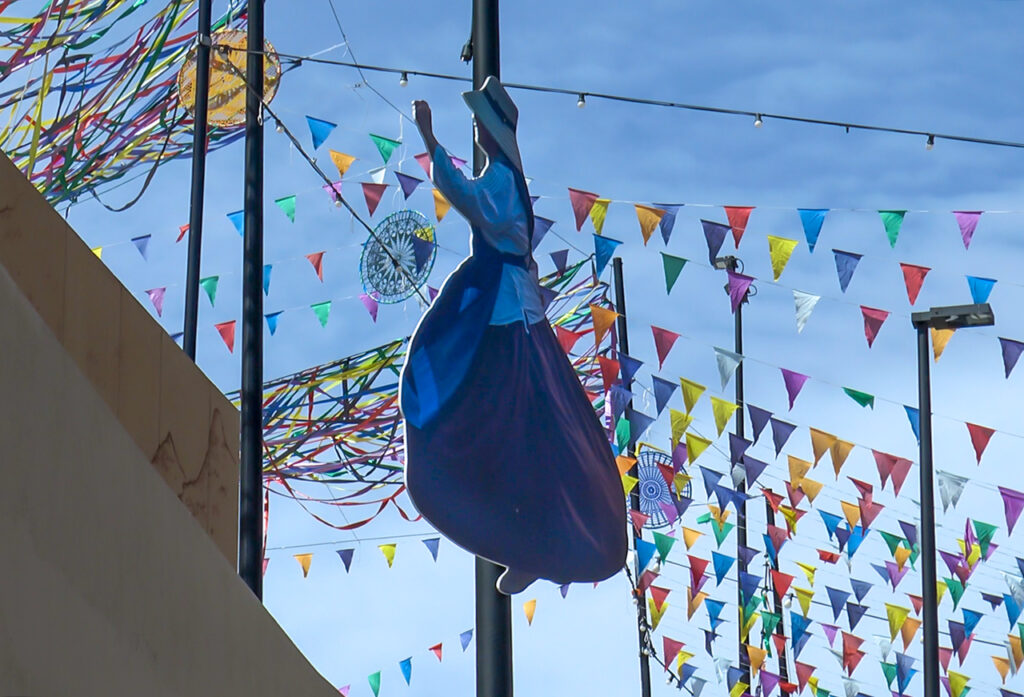 17 carretas participan en la Romería-Ofrenda de San Antonio 'El Chico' En la imagen, una de las figuras de bailadoras que se han creado para la ocasión. Fotografía: Ayuntamiento de Mogán