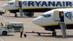 Justicia suspende cautelarmente la multa a Ryanair por cobrar el equipaje de mano