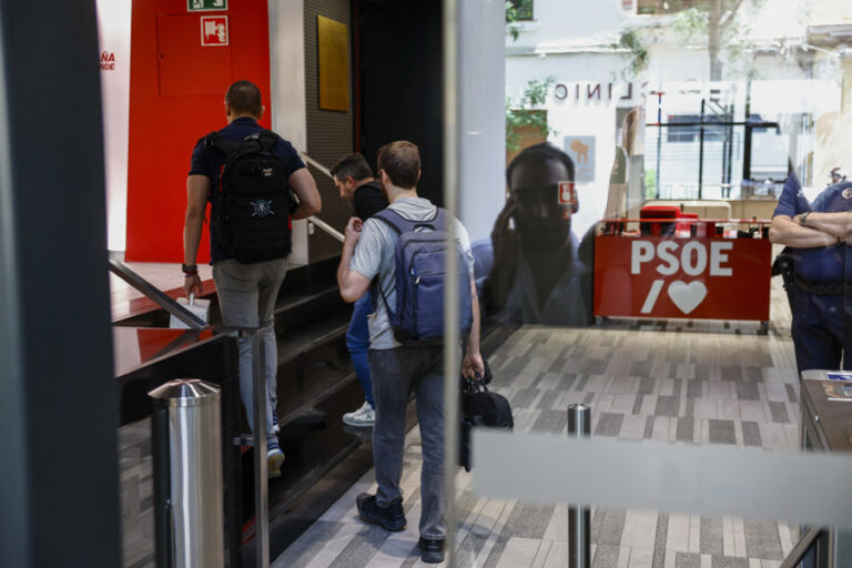 La UCO deja las sedes del PSOE, Transportes, Adif y Carreteras tras recabar documentación