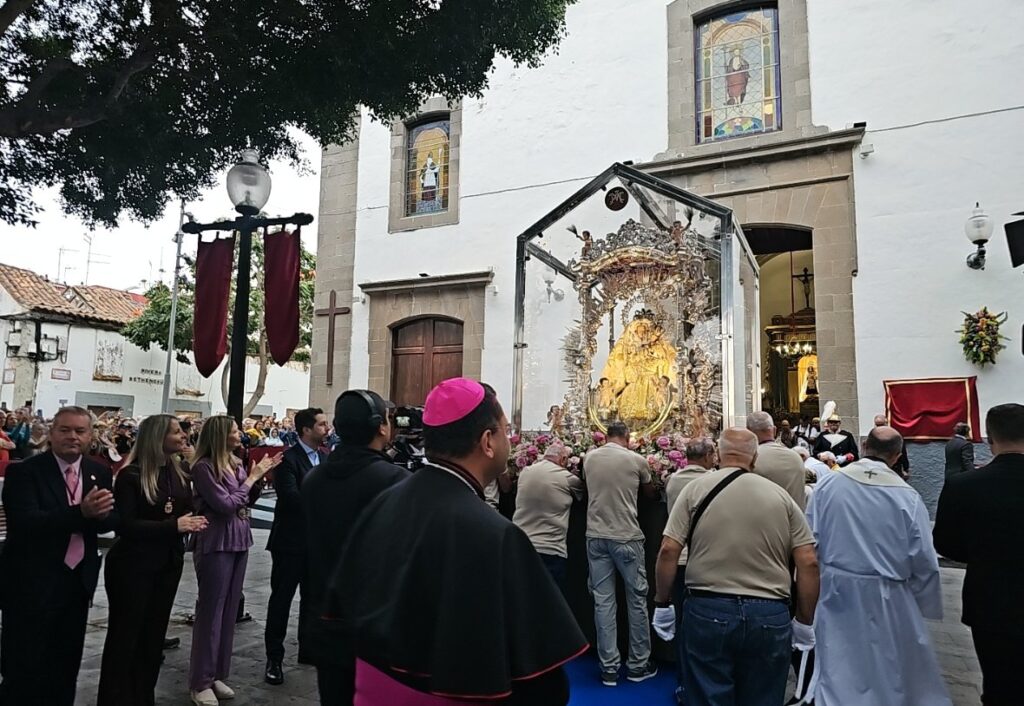 Telde se despide de la Virgen del Pino antes de su llegada a la capital grancanaria