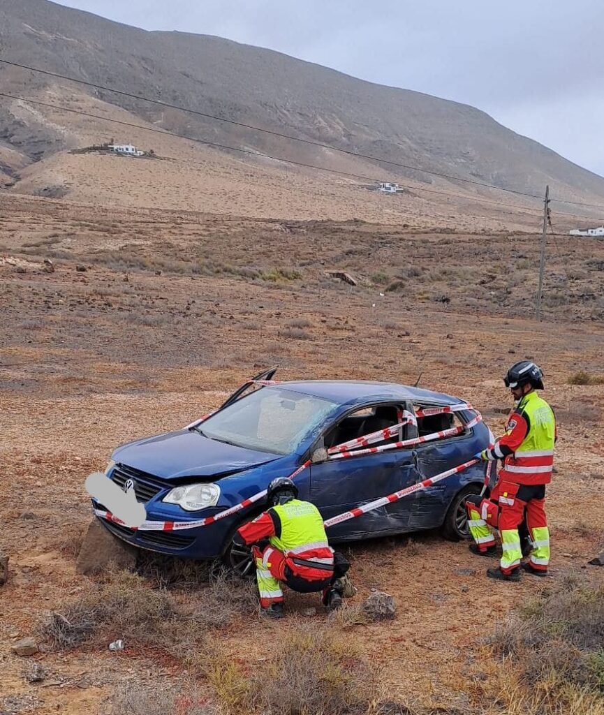 Herido moderado un hombre tras el vuelco de un turismo en Teguise