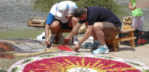 Elaboración de alfombras del Corpus Christi en la Orotava