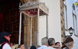 En la víspera de la Bajada del Trono de la Virgen de las Nieves, 'De campo y mar' se traslada a La Palma para conocer los preparativos