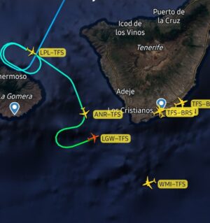 Un avión procedente de El Hierro es desviado de urgencia al aeropuerto de Tenerife Sur por problemas técnicos