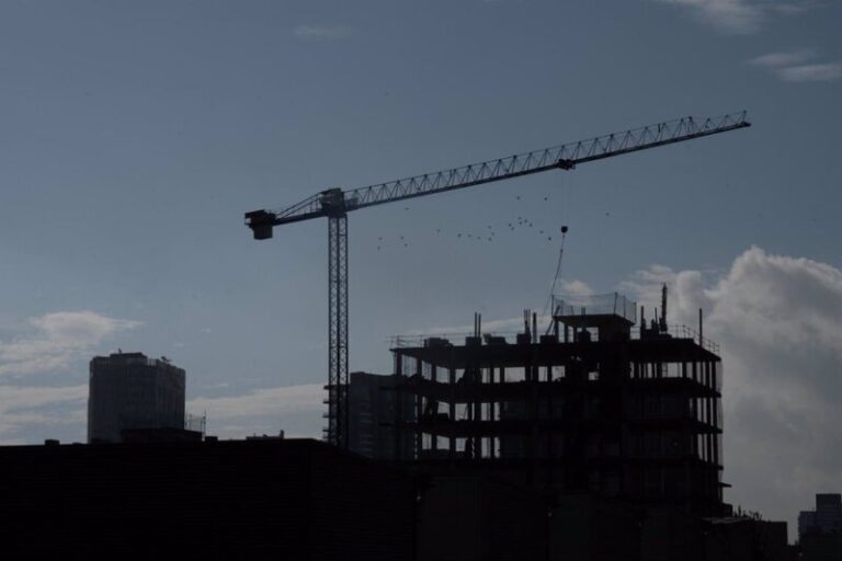 Canarias aprobará la creación de una comisión de trabajo sobre la productividad de la economía regional